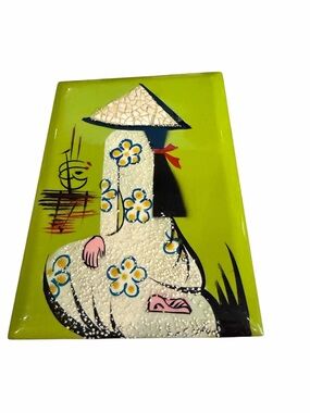 Vietnamese eggshell lacquer trinket box